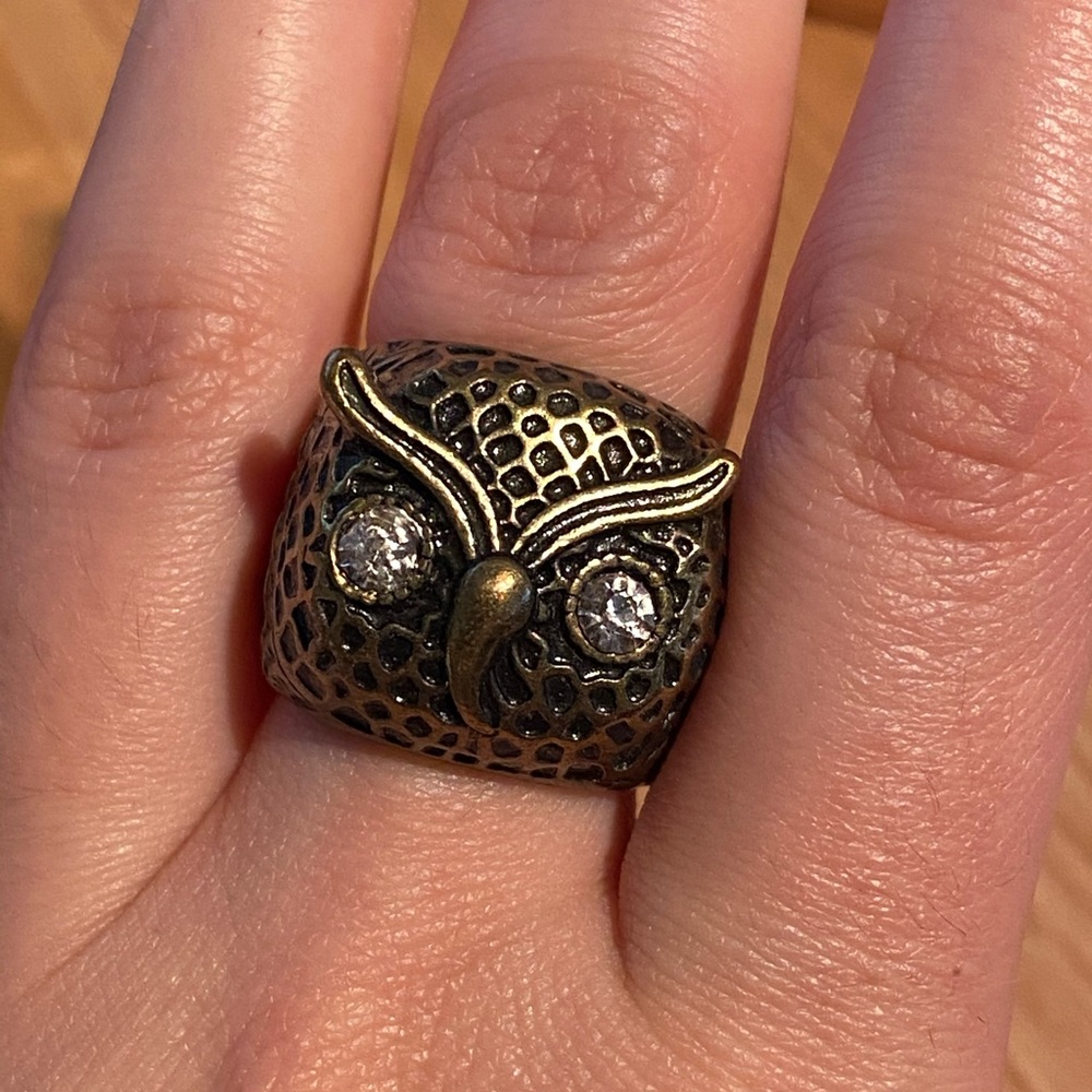 Stretchy owl ring